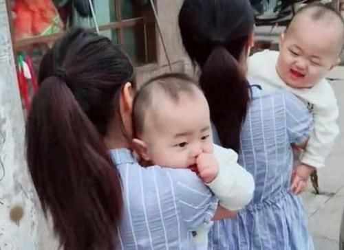 父母|“双胞胎姐姐抱着双胞胎弟弟”火了，网友：简直羡慕嫉妒恨啊！