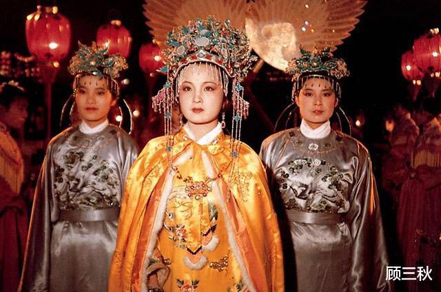 太监|红楼梦中有一处细节，能看出贾元春在宫中已经失宠，贾府大难临头