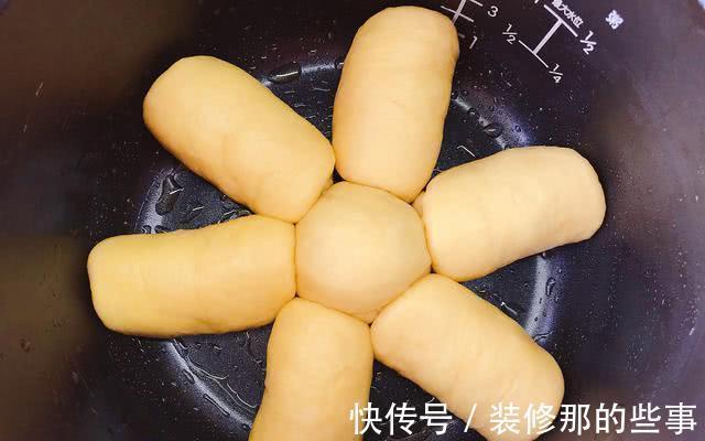 内胆|电饭锅烤面包，不用打发直接和面，口感蓬松细腻，比做蛋糕轻松
