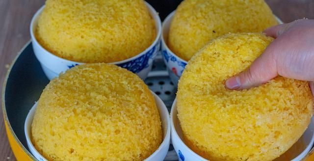 糯米粉新吃法,加3个鸡蛋搅一搅,手不沾面就做好,比蛋糕还好吃