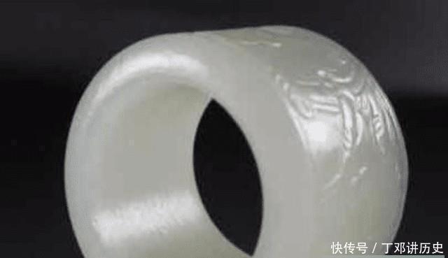 噎住|他手戴价值上亿的乾隆扳指, 专家要求上交, 他却用6个字噎住专家