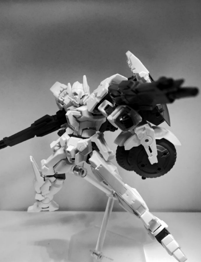 高达AGE巨人改造可变形机车机甲