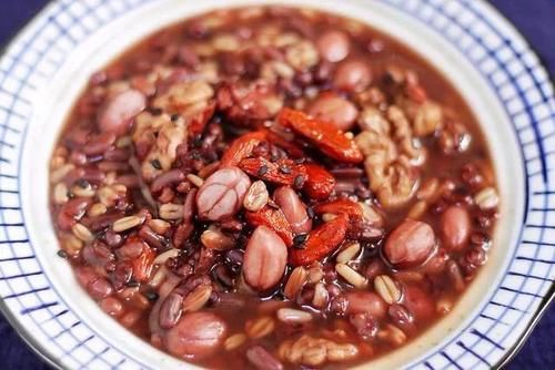 脾虚湿气重，巧用这些食物，健脾祛湿、补虚助眠