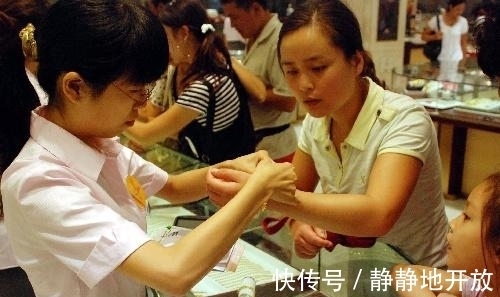 黄金手链|黄金手镯和黄金手链不知道选哪一个?看完或许你就不纠结了!