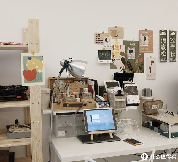 夫妻|这对夫妻太有远见，把次卧和客厅打通，清爽开阔，日子过得简单舒适