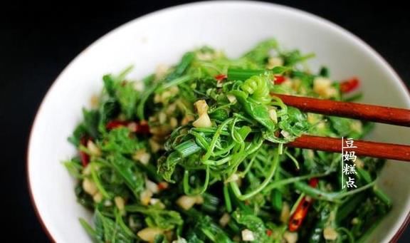 鲜嫩|热天，遇到此菜我必买，简单一拌，鲜嫩营养，很多人却不知道