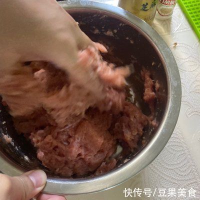  荠菜鲜肉虾皮水饺这样做百吃不腻，吃1次不过瘾