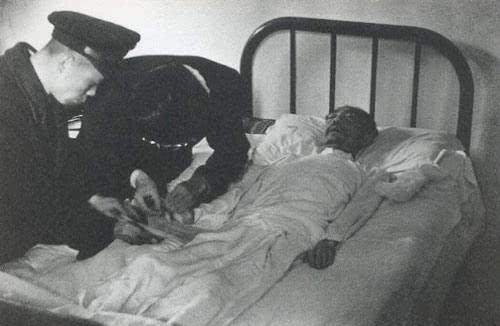 出身高贵|她出身高贵,却嫁给有妻室的穷酸男子,跟随丈夫一起沦为汉奸