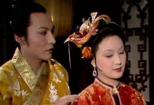 奸兄|伏笔千里丨刘姥姥初见王熙凤时,贾蓉乱入借屏风有何深意