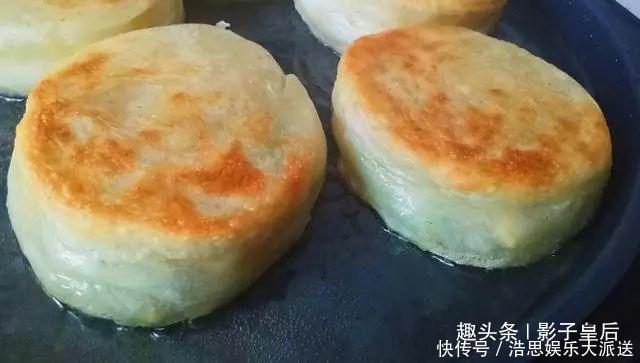  孩子|突发奇想用萝卜做成煎饼，没想到出奇的好吃，孩子每天都闹着要吃