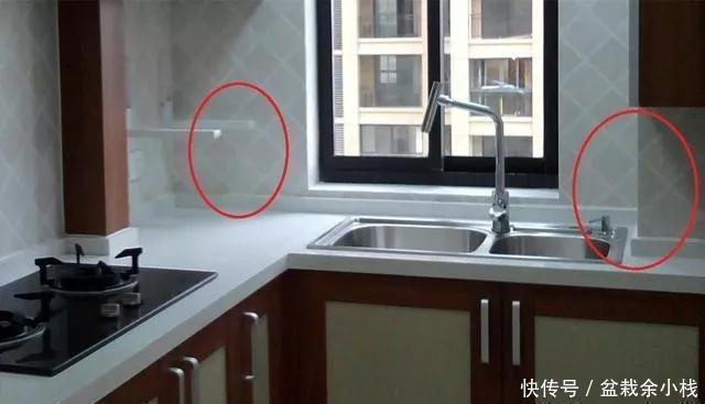 湿地板|很多主妇都把水槽周边空着,20年老保姆支招,空间瞬间大两倍