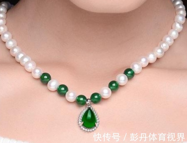 山露水|叱咤乒乓球场的“大魔王”,婚后戴百万翡翠仍霸气十足!