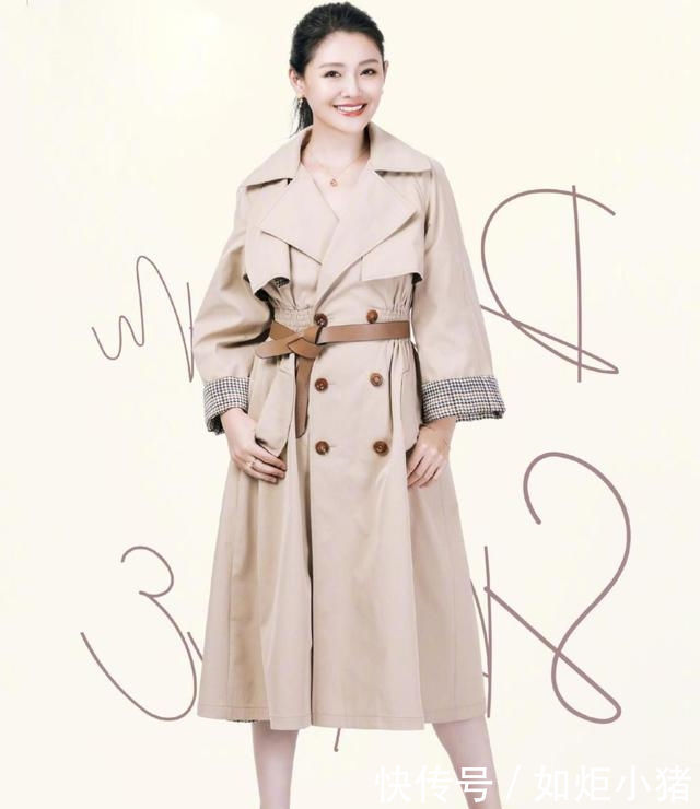 路人街拍,身姿摇曳的打底裤美女,散发出女神气场!