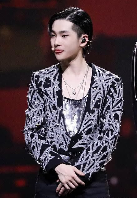 东方卫视新春潮乐会阵容出炉：R1SE全员合体成焦点，翟潇闻首合作薛之谦