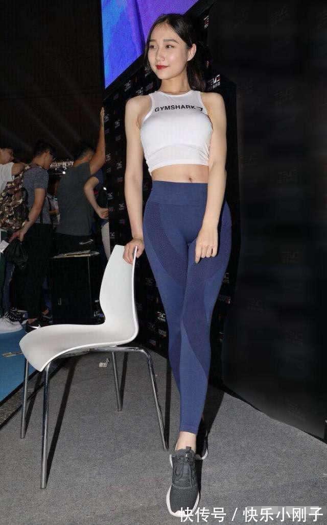 时尚 打底裤简约柔美不失休闲风,让你穿起来格外的时尚大气