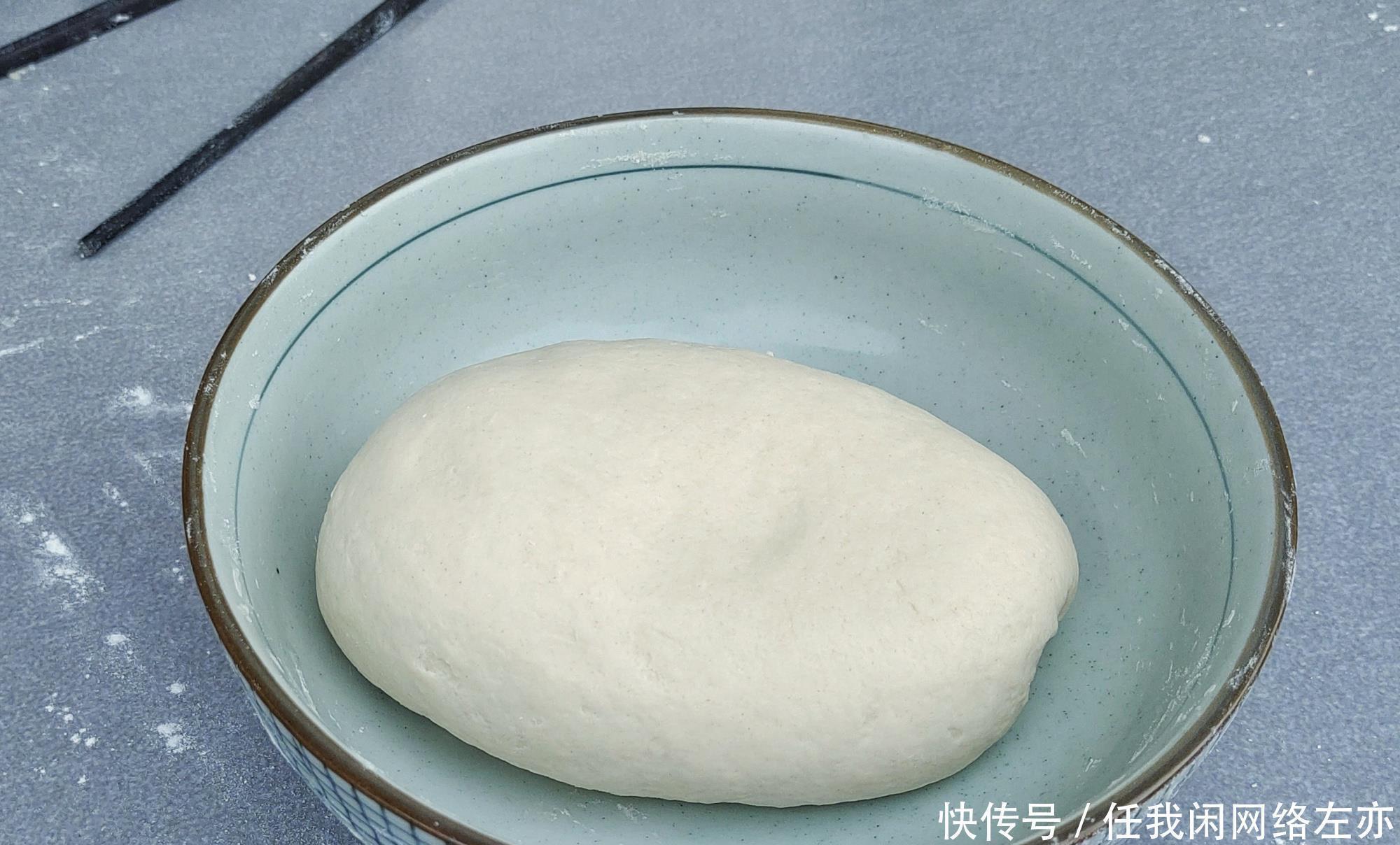 一碗面粉一把葱,教你做好吃的葱花饼,层多香软,做法简单