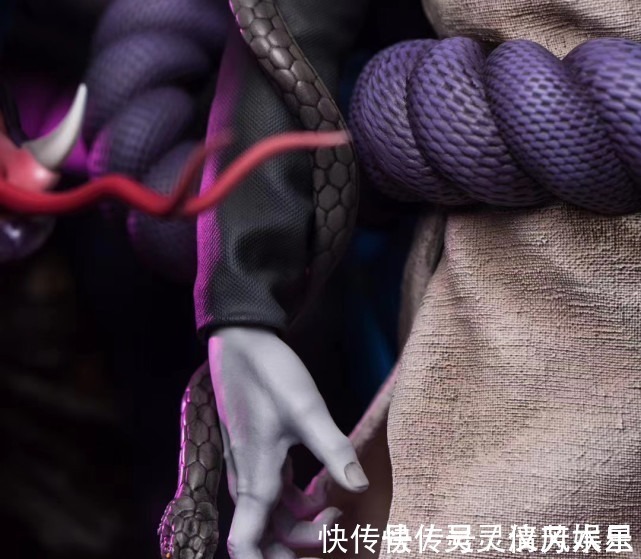 万蛇|火影大蛇丸双通灵兽手办,万蛇瞳孔栩栩如生,白磷大蛇造型亮眼