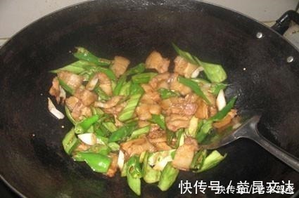 辣椒炒肉|在家炒肉时,什么时候放酱油最合适很多人都弄错,难怪肉老又柴