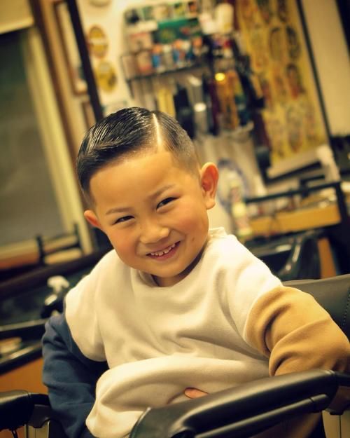 小男孩发型这样剪，真帅气，妈妈们请收藏