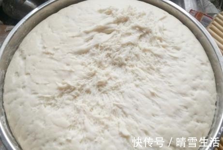 蒸馒头|蒸馒头,不放碱不放牛奶,教你1招,30分钟发满盆,暄软又筋道!