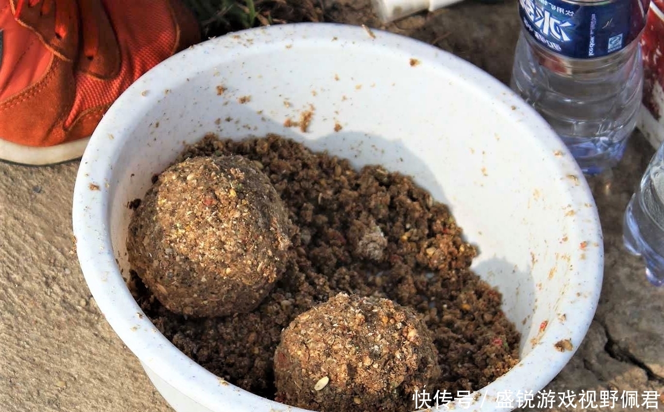 浮漂|野钓打窝没鱼口?找对窝料,选对方法,惊喜不断