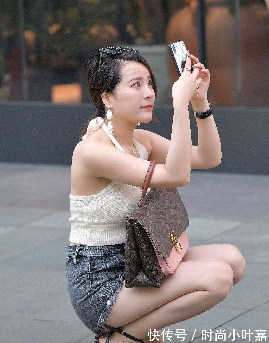 蜜桃裤 贵妇真节约钱,“蜜桃裤”都掉色了也翻出来穿