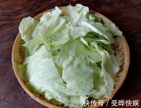 炒包菜时,包菜直接下锅炒就错了!很多人不懂,难怪不好吃