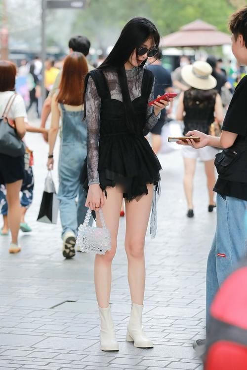 逛街遇到路人搭讪，女神范十足，会穿搭的女人逛街总是能吸引眼球