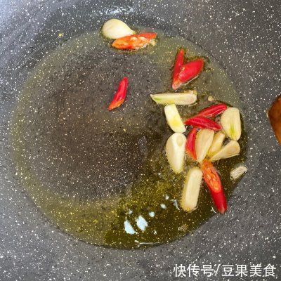 家常菜《酸辣土豆丝》一上桌，老人宝宝全都笑