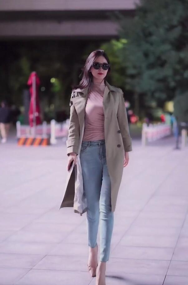 九分牛仔裤搭十公分高跟,都市女郎范,美的独一无二