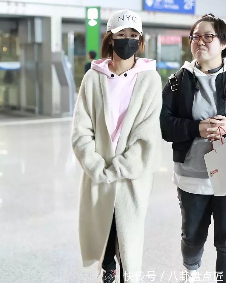 穿搭|懒人穿搭法:大衣+卫衣保暖时尚,穿搭失败概率几乎为零