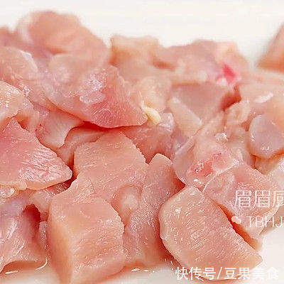 美味|这道彩椒鸡肉烤串美味下饭，连着吃都不腻