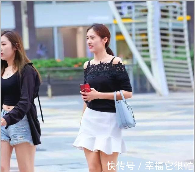 小女人|街拍 年轻辣妈搭配鱼尾包臀裙, 彰显小女人的温柔