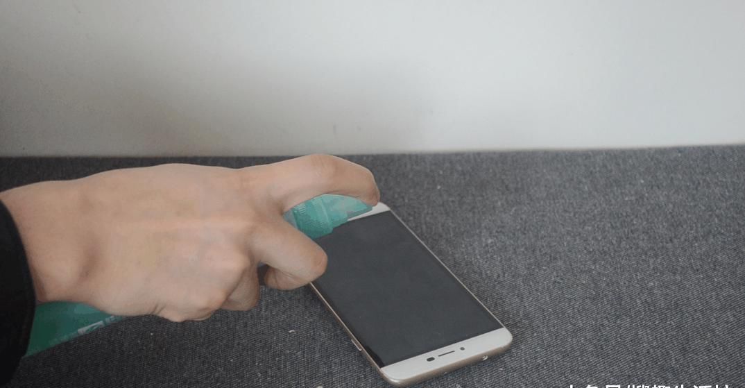 为什么要在家里放瓶花露水, 看完就明白了, 能解决家家户户的烦恼