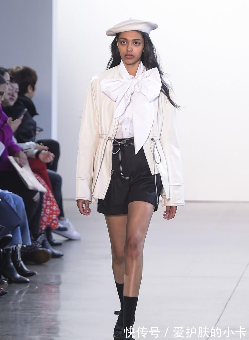 衣服|蝴蝶结也可以优雅又高级,2021年秋天超火的元素,穿上时髦极了!