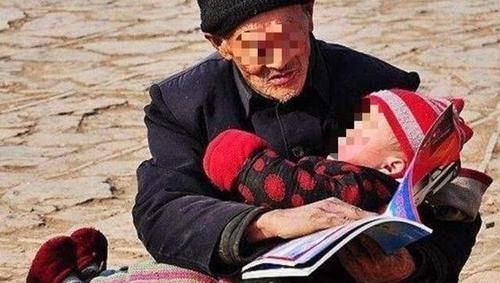 打招呼|老人带孩子常说的5句话,看似哄娃实则毁娃,建议家长及时阻止