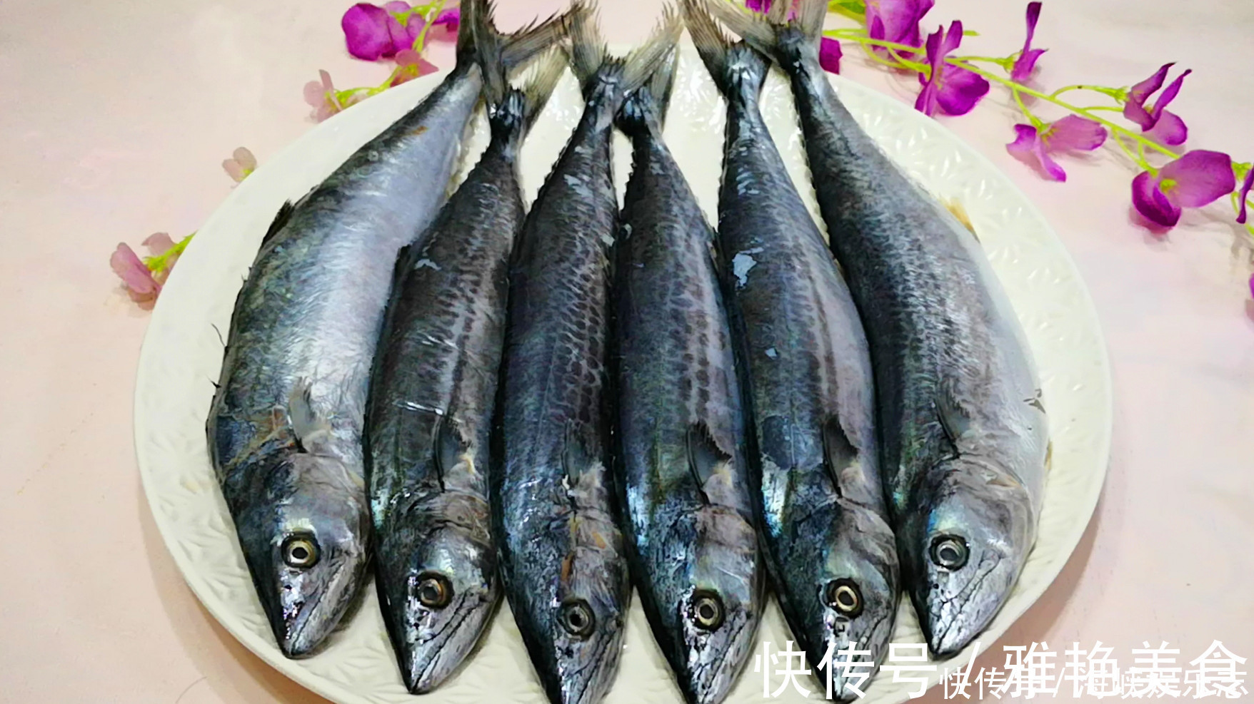 炖鱼时，别加酱油和醋去腥，大厨教我1招，鱼肉又鲜又嫩还不腥气