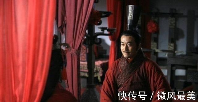 |沙雕动画!搞笑:往老爹裤子里塞雪球,结果被老爹关进黑屋!