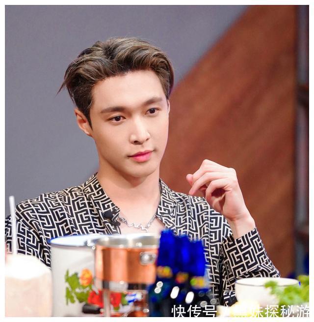 椰子|这街火锅局:王一博和刘宪华用脚开椰子,张艺兴玩游戏输给韩庚