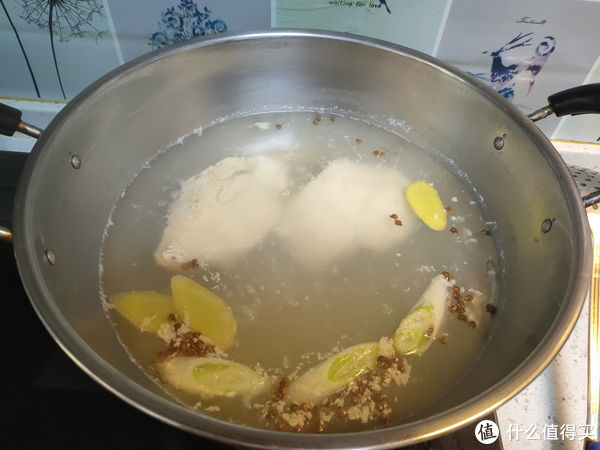 香菇酱不用买了，在家就能做，酱香浓郁无添加，拌米拌饭都合适