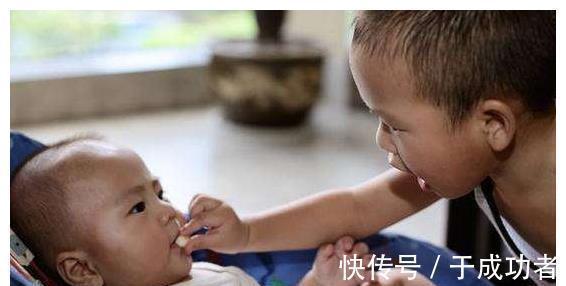 年龄差|二胎尽量避开这2个“年龄差”,可能会影响到孩子之间的手足情!