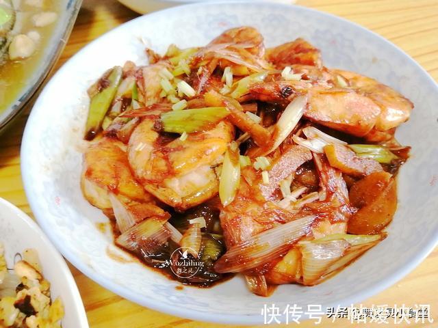 回娘家吃饭,12道菜晒到朋友圈,网友:还缺女儿吗?