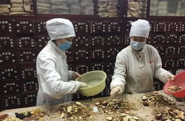 服用中药|癌症患者得吃多久中药？预防复发2年，放化疗吃1年，那晚期呢？