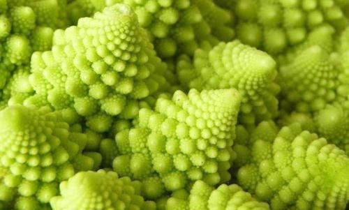 人到中年|人到中年,可以多吃3种食物,淡化皱纹,滋润肌肤,好处多多!