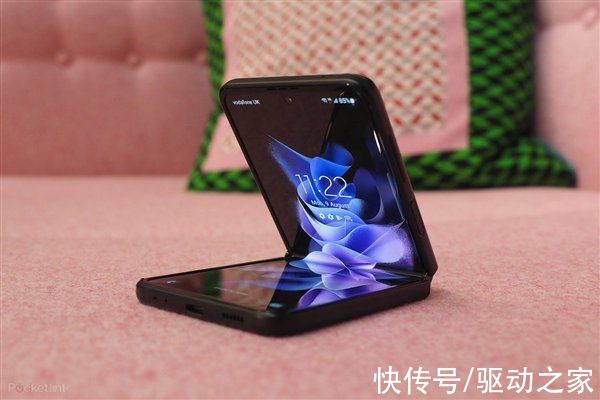 渲染图|华为Mate V渲染图曝光：上下折叠设计 与三星Galaxy Z Flip3相似