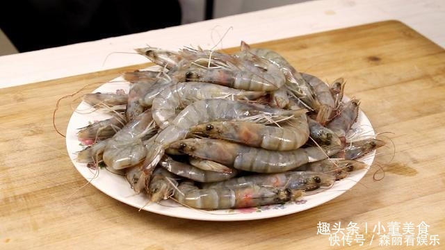 无论煮什么虾,都不要直接加水煮,多加这1步,虾肉鲜嫩无腥味