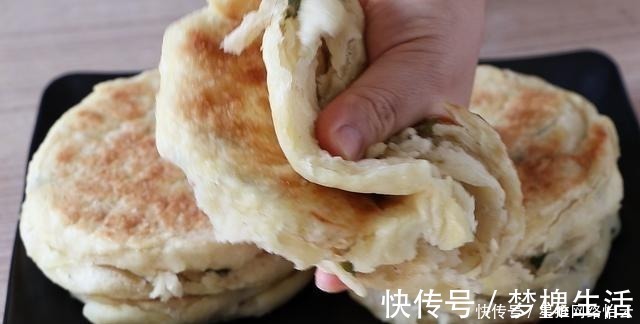 饼子|懒人葱花饼，年夜饭我家最爱的主食，不和面不揉面，个个松软多层
