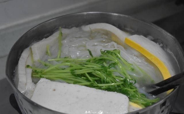 10分钟就能做好这早餐,鲜美又营养,一大碗吃个精光,解馋又管饱