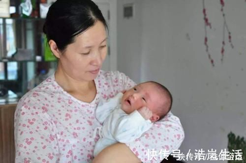 睡眠质量|宝宝一睡觉就爱满床打滚？说明养育方式出了问题，家长要及时纠正