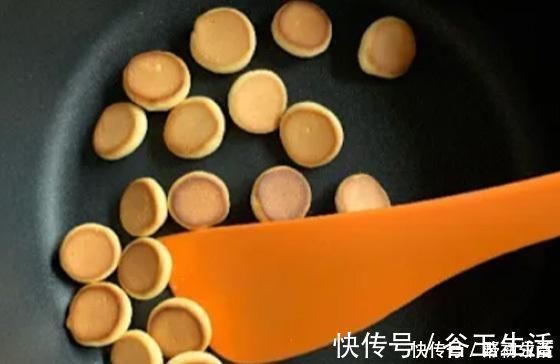 在家自制奶油鸡蛋小饼干,不用烤箱不用油,一口平底锅轻松搞定!